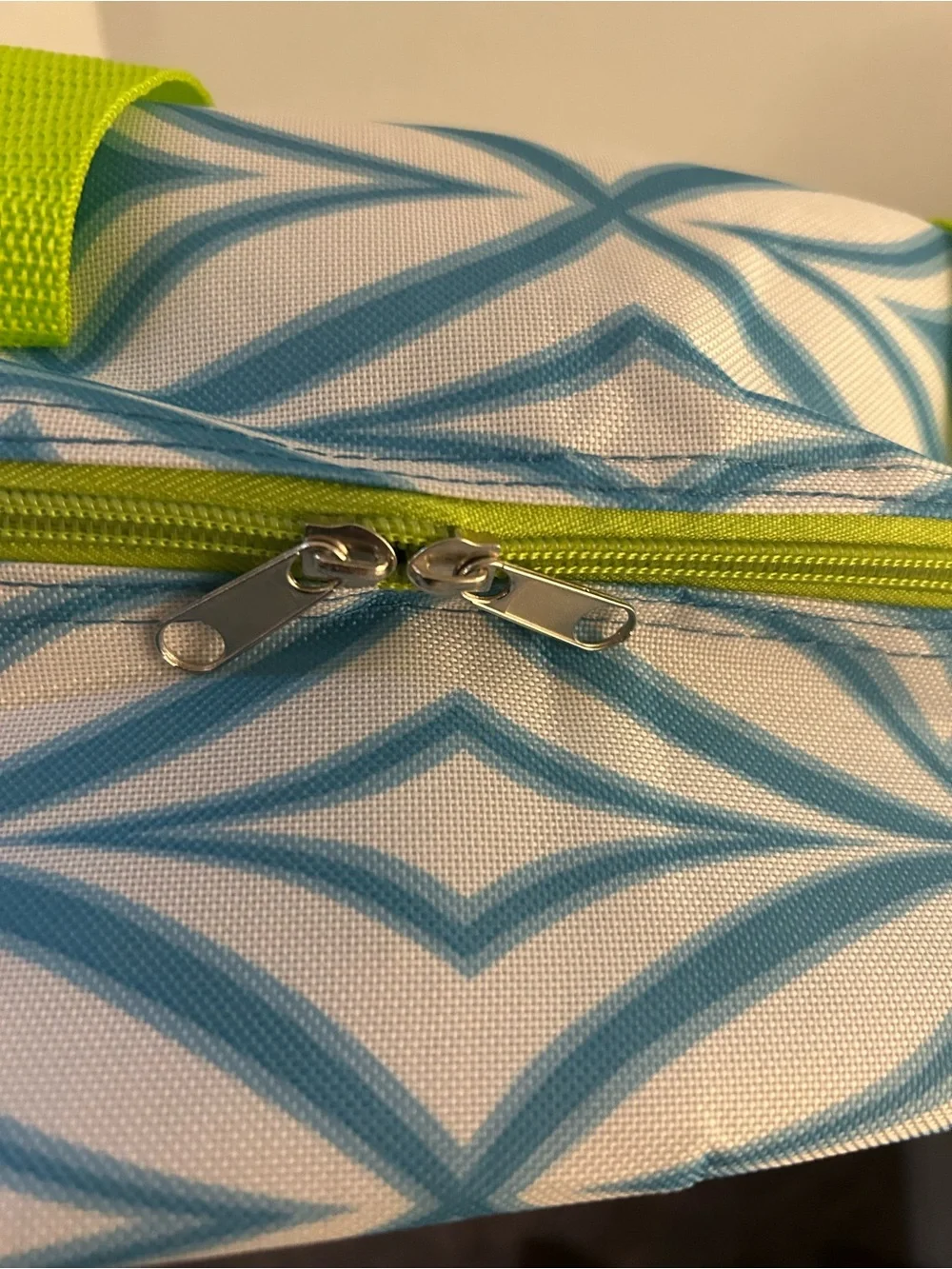 Insulated casserole Hot/Cold tote w/Lime Green Handles W/Extensions. 15”x12”x7”